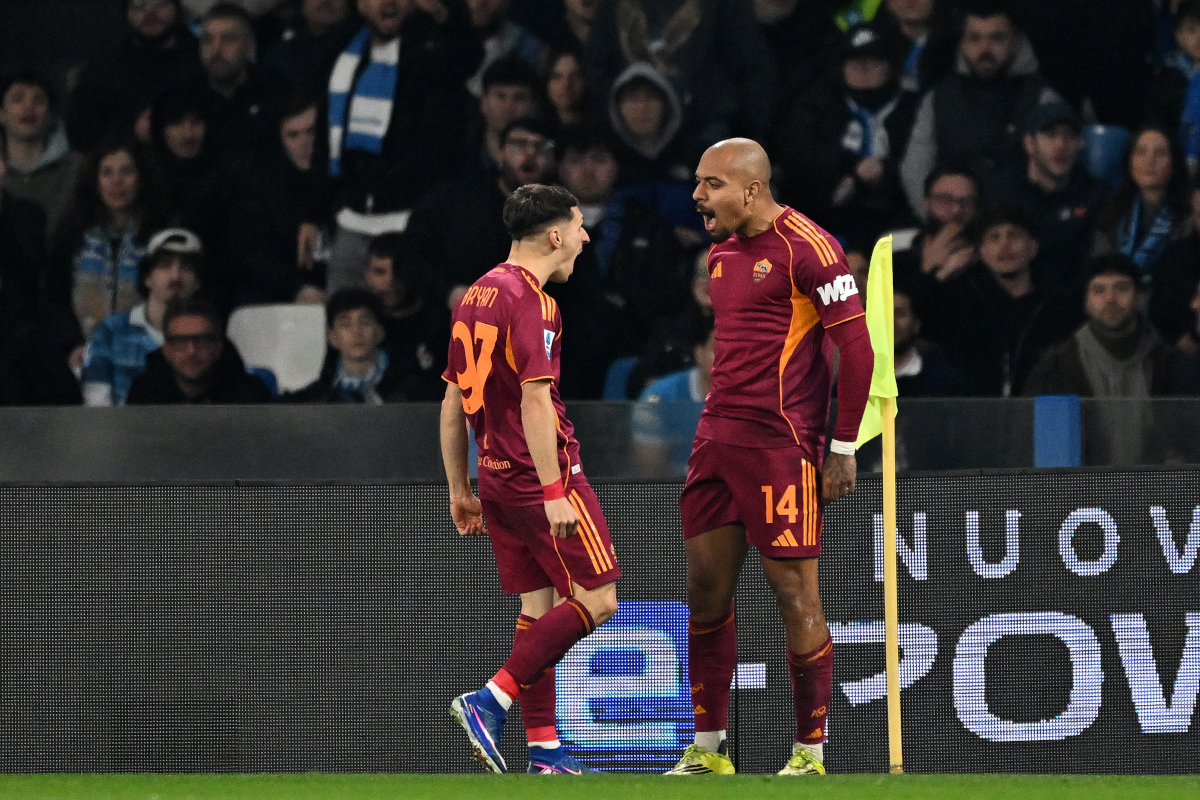 NAPLES, ITALY - FEBRUARY 15: Donyell Malen of AS Roma celebrates after scoring his side first goal during the Serie A match between SSC Napoli and AS Roma at Stadio Diego Armando Maradona on February 15, 2026 in Naples, Italy. (Photo by Francesco Pecoraro/Getty Images)