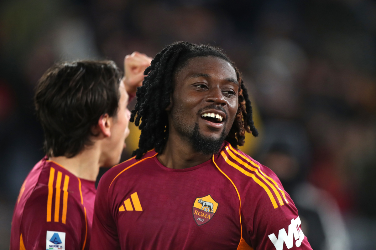 ROME, ITALY - JANUARY 10: Manu Kone with his teammates of AS Roma celebrates after scoring the opening goal during the Serie A match between AS Roma and US Sassuolo Calcio at Stadio Olimpico on January 10, 2026 in Rome, Italy. (Photo by Paolo Bruno/Getty Images) (Inter)