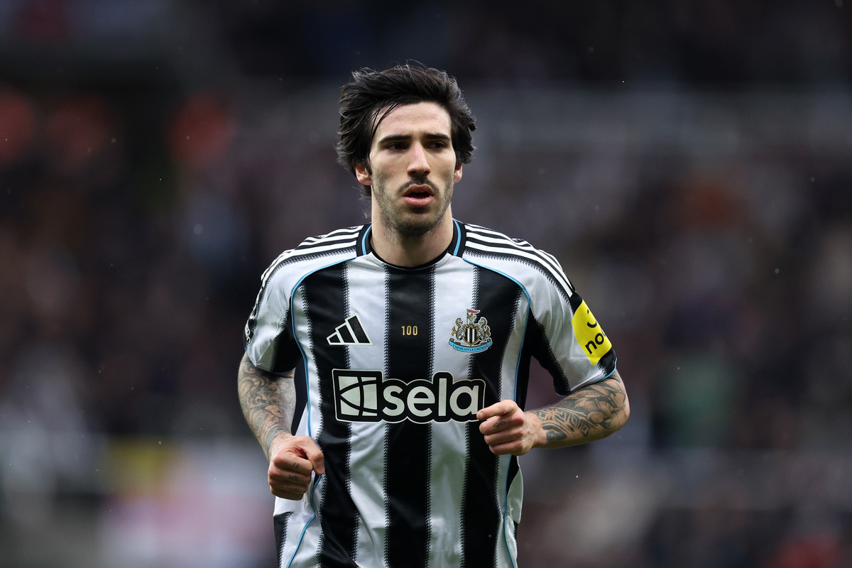 NEWCASTLE UPON TYNE, ENGLAND - FEBRUARY 28: Sandro Tonali of Newcastle United during the Premier League match between Newcastle United and Everton at St James' Park on February 28, 2026 in Newcastle upon Tyne, England. (Photo by George Wood/Getty Images)