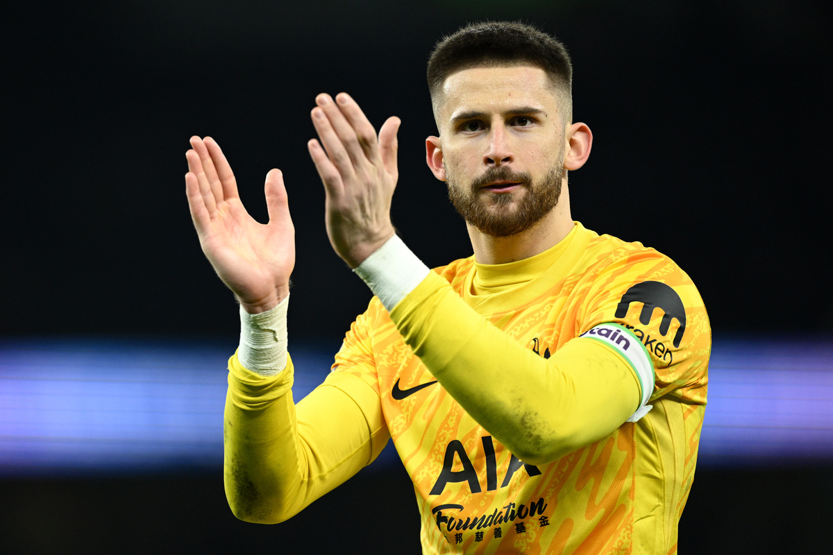Guglielmo Vicario of Tottenham Hotspur claps the fans during the Premier League match between Tottenham Hotspur FC and Manchester United FC at Tottenham Hotspur Stadium on February 16, 2025 in London, England. (Photo by Justin Setterfield/Getty Images)