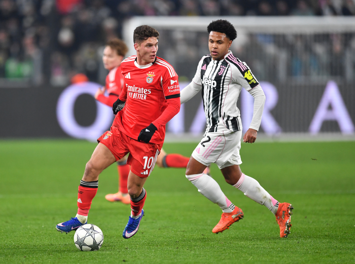 TURIN, ITALY - JANUARY 21: Heorhiy Sudakov of Benfica is challenged by Weston McKennie of Juventus during the UEFA Champions League 2025/26 League Phase MD7 match between Juventus and SL Benfica at Juventus Stadium on January 21, 2026 in Turin, Italy. (Photo by Valerio Pennicino/Getty Images)